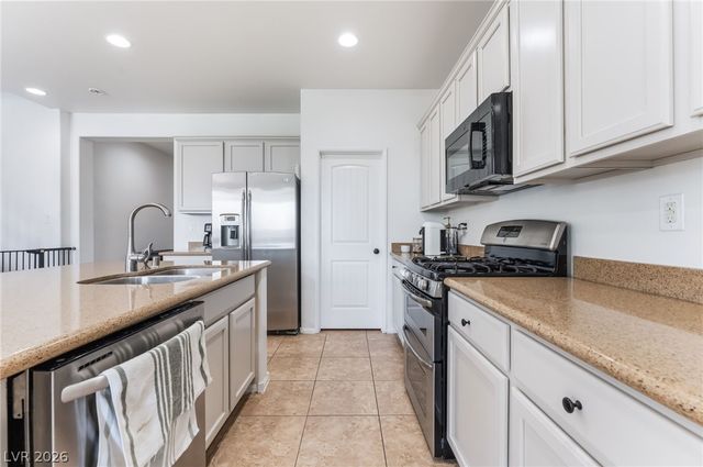 7042 Chestnut Valley Street, Las Vegas, NV 89166