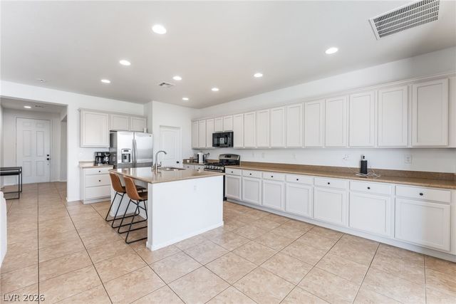 7042 Chestnut Valley Street, Las Vegas, NV 89166