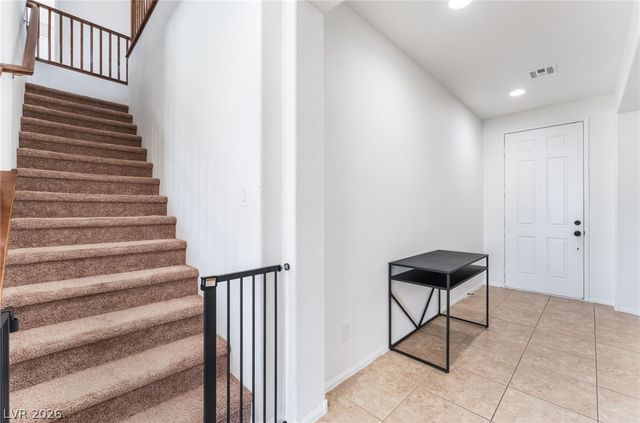 7042 Chestnut Valley Street, Las Vegas, NV 89166