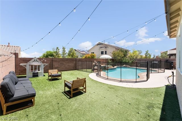 7042 Chestnut Valley Street, Las Vegas, NV 89166