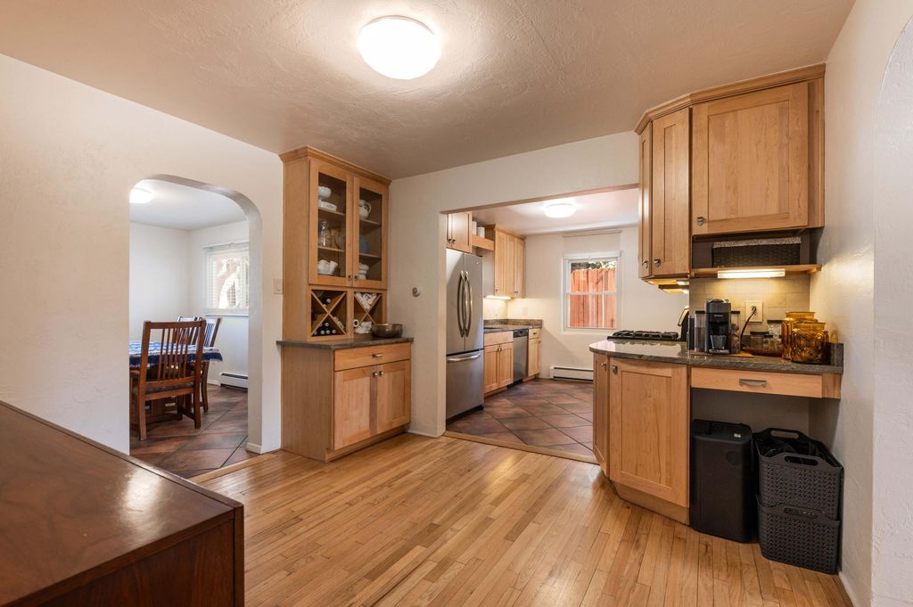 Image 11 of property listing at 4225 Courtney Avenue NE, Albuquerque, NM 87108