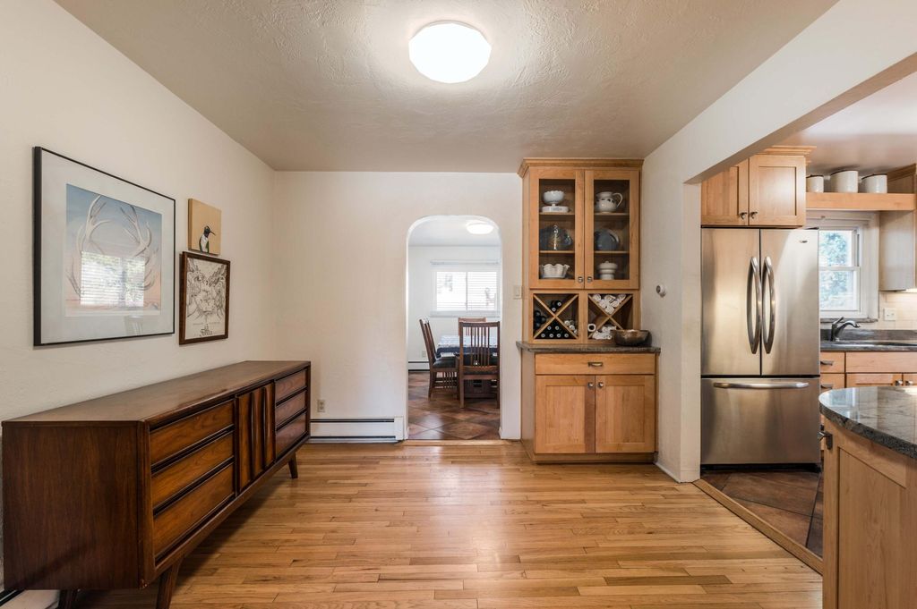 Image 12 of property listing at 4225 Courtney Avenue NE, Albuquerque, NM 87108