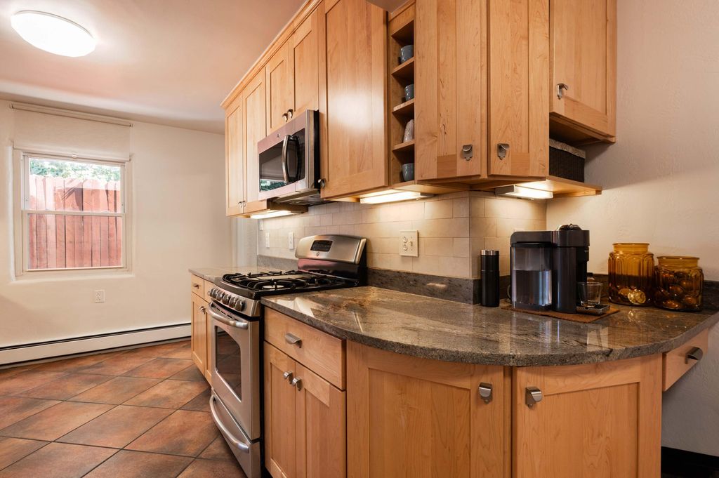 Image 15 of property listing at 4225 Courtney Avenue NE, Albuquerque, NM 87108