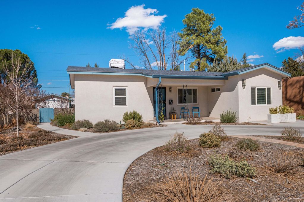 Image 2 of property listing at 4225 Courtney Avenue NE, Albuquerque, NM 87108