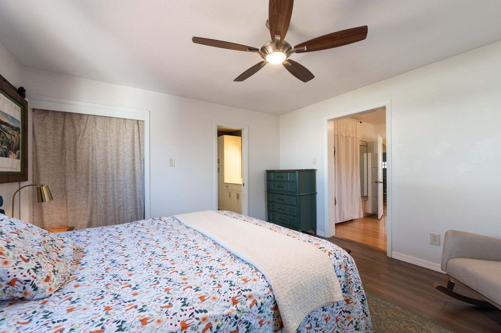 Image 20 of property listing at 4225 Courtney Avenue NE, Albuquerque, NM 87108