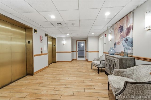 1500 S Ardmore Avenue 304, Villa Park, IL 60181