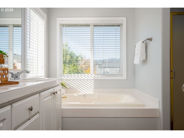 2726 KNOX RIDGE Ter, Forest Grove, OR 97116
