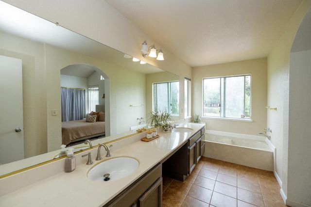 1012 Arroyo Hondo Pl, Modesto, CA 95358