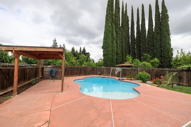 1012 Arroyo Hondo Pl, Modesto, CA 95358