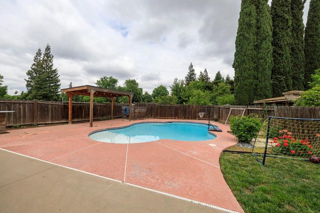 1012 Arroyo Hondo Pl, Modesto, CA 95358