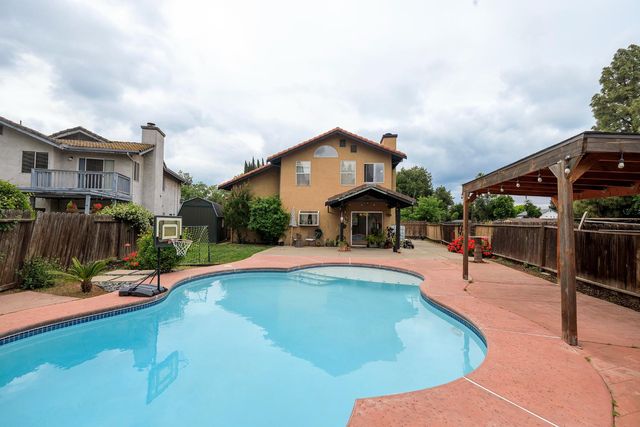1012 Arroyo Hondo Pl, Modesto, CA 95358
