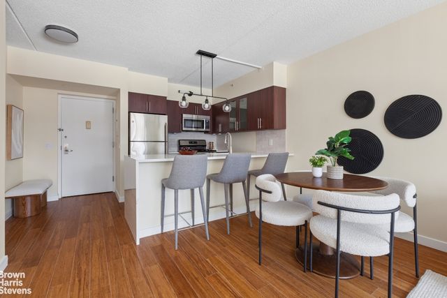 555 W 23rd St Apt N10J, New York City, NY 10011