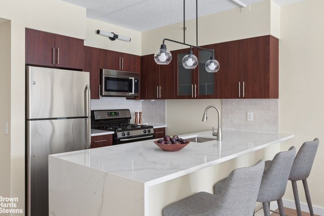 555 W 23rd St Apt N10J, New York City, NY 10011