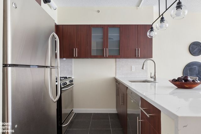 555 W 23rd St Apt N10J, New York City, NY 10011