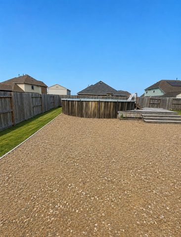 9518 Franklin Drive, Mont Belvieu, TX 77523