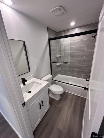375 W Hayes Avenue, Hazel Park, MI 48030