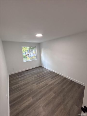 375 W Hayes Avenue, Hazel Park, MI 48030