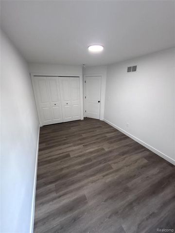 375 W Hayes Avenue, Hazel Park, MI 48030