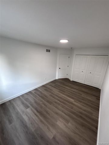 375 W Hayes Avenue, Hazel Park, MI 48030