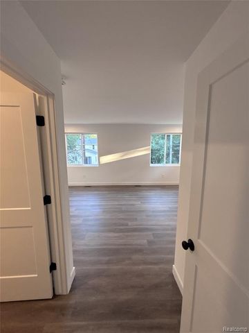375 W Hayes Avenue, Hazel Park, MI 48030