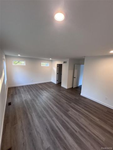 375 W Hayes Avenue, Hazel Park, MI 48030