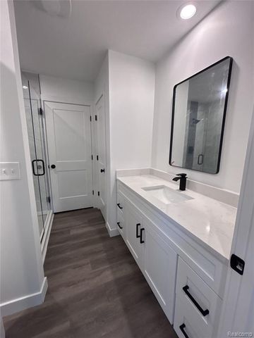375 W Hayes Avenue, Hazel Park, MI 48030