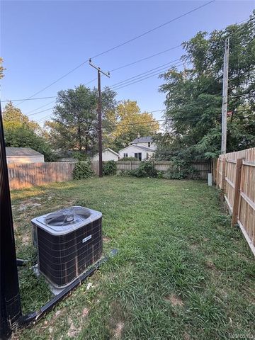 375 W Hayes Avenue, Hazel Park, MI 48030