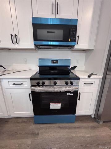 375 W Hayes Avenue, Hazel Park, MI 48030