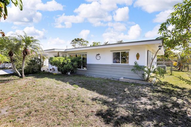 525 SKYLARK LANE NW, Port Charlotte, FL 33952