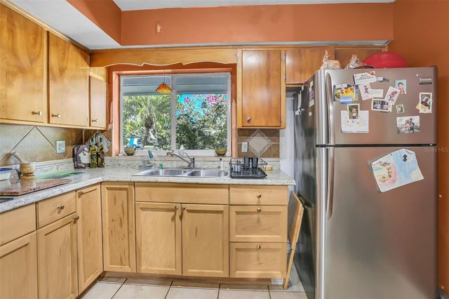 525 SKYLARK LANE NW, Port Charlotte, FL 33952