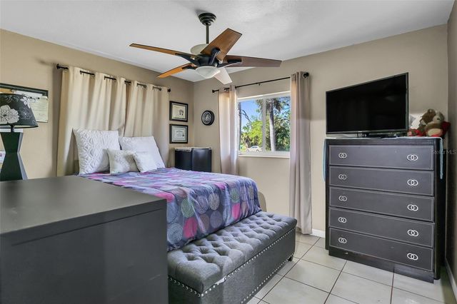 525 SKYLARK LANE NW, Port Charlotte, FL 33952