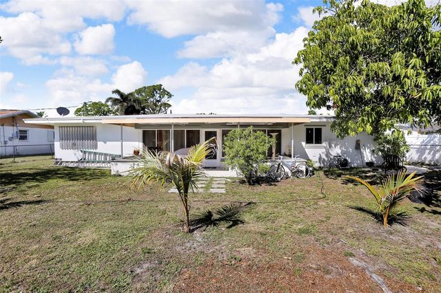 525 SKYLARK LANE NW, Port Charlotte, FL 33952