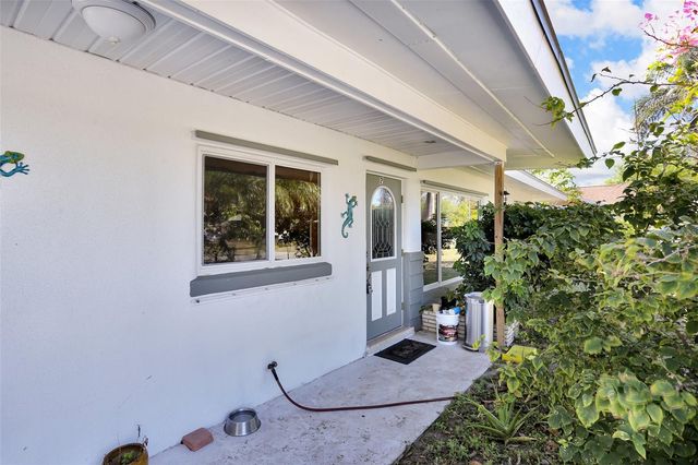 525 SKYLARK LANE NW, Port Charlotte, FL 33952