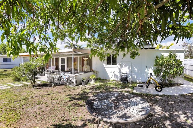 525 SKYLARK LANE NW, Port Charlotte, FL 33952