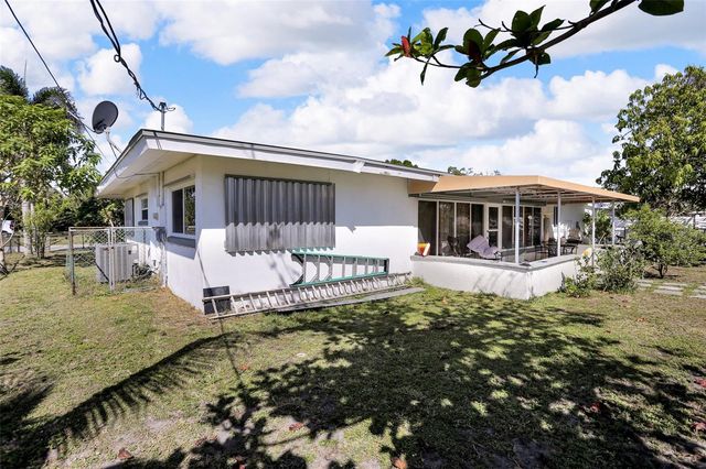 525 SKYLARK LANE NW, Port Charlotte, FL 33952