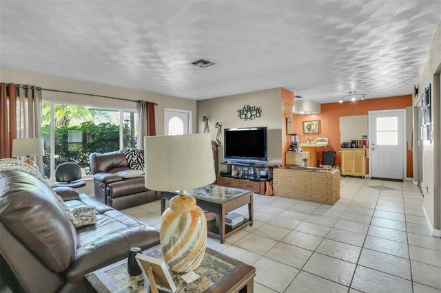 525 SKYLARK LANE NW, Port Charlotte, FL 33952