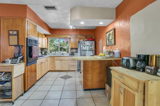 525 SKYLARK LANE NW, Port Charlotte, FL 33952