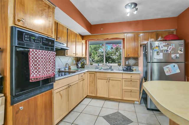 525 SKYLARK LANE NW, Port Charlotte, FL 33952