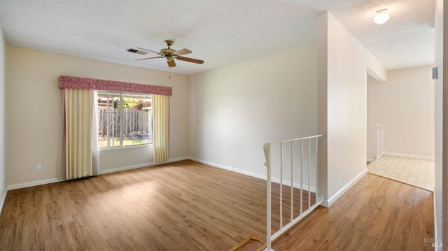 1536 Sunview Ct, Santa Rosa, CA 95401