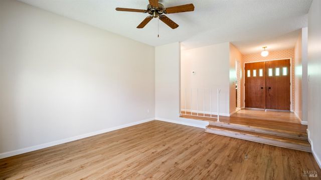 1536 Sunview Ct, Santa Rosa, CA 95401