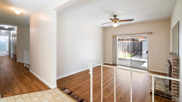 1536 Sunview Ct, Santa Rosa, CA 95401