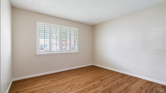 1536 Sunview Ct, Santa Rosa, CA 95401