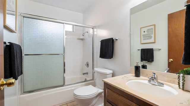 1536 Sunview Ct, Santa Rosa, CA 95401