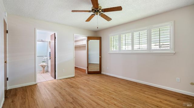 1536 Sunview Ct, Santa Rosa, CA 95401