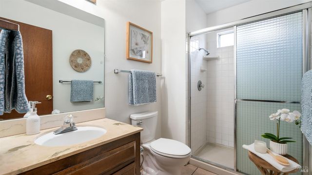 1536 Sunview Ct, Santa Rosa, CA 95401