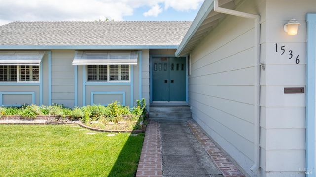 1536 Sunview Ct, Santa Rosa, CA 95401