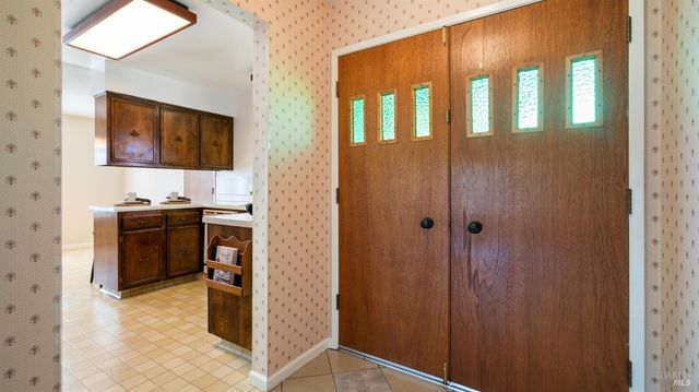 1536 Sunview Ct, Santa Rosa, CA 95401