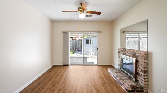 1536 Sunview Ct, Santa Rosa, CA 95401