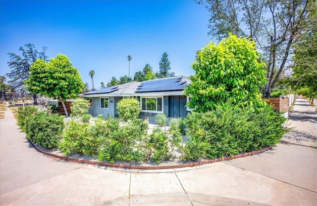 385 E Mendocino Street, Altadena, CA 91001