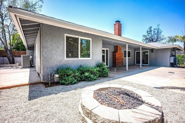 385 E Mendocino Street, Altadena, CA 91001